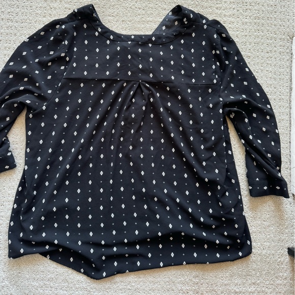 Black 3xl 3/4 sleeves button up top with zipper pockets - Picture 4 of 4
